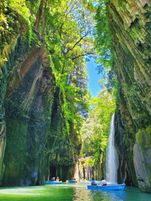 Miyazaki Classic Tour: Takachiho Gorge & Kamishikimi Kumanoza Shrine | Includes Japanese Desserts & Shuttle Bus | Optional Takachiho Boat Ride - Guides, snacks and the small practical touches