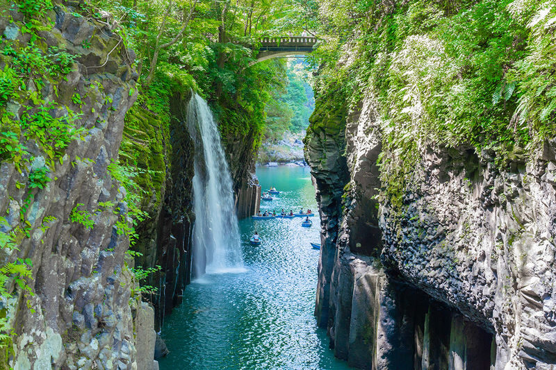 Miyazaki Kumamoto Exploration Tour | Kamishikimi Kumanoza Shrine, Amanoiwato, Takachiho Gorge, Mount Aso, Kurokawa Onsen Day Trip | Departing from Fukuoka - Who should book this day trip?
