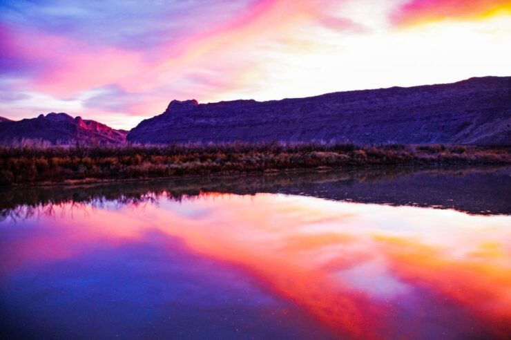 Moab: Colorado River Dinner Cruise With Music and Light Show - Experience Highlights
