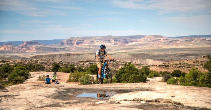 Moab: E-Mountain Bike Half Day Tour - Group Size and Language