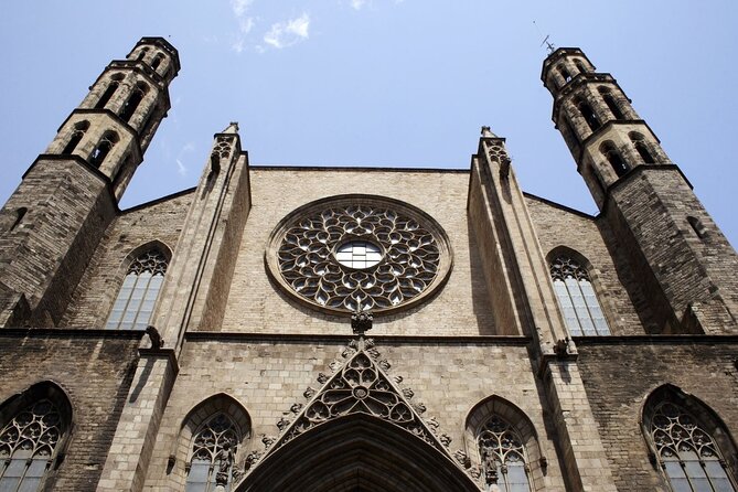 Moco Museum and El Born Walking Tour in Barcelona - Meeting and Pickup