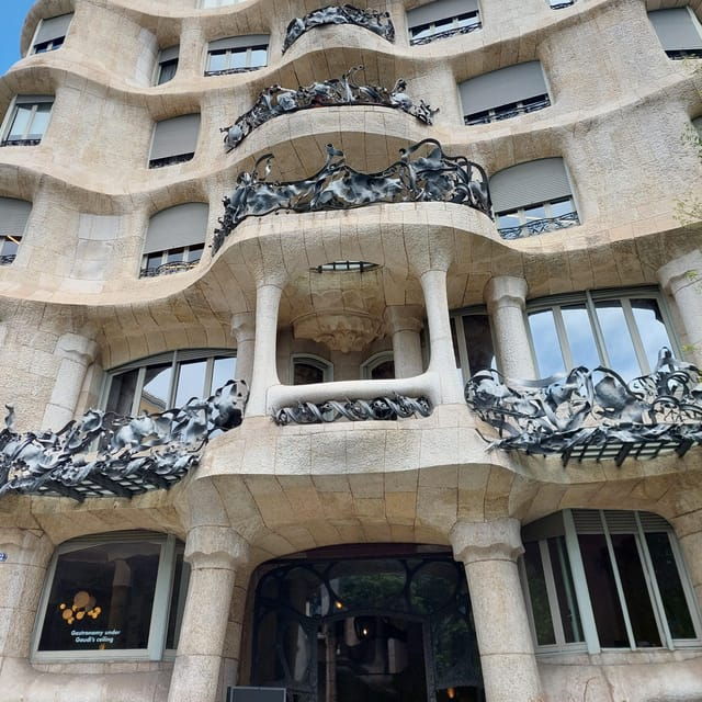Modernism Tour - Meeting Point