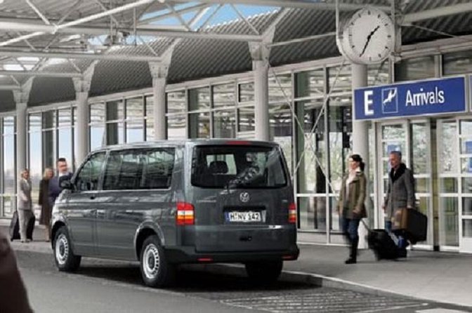 Modlin-Warsaw WMI Airport Round-Trip Transfer - Review and Rating Overview