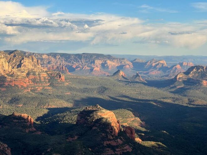 Mogollon Rim - 80 Mile Helicopter Tour in Sedona - Helicopter Features and Pilot