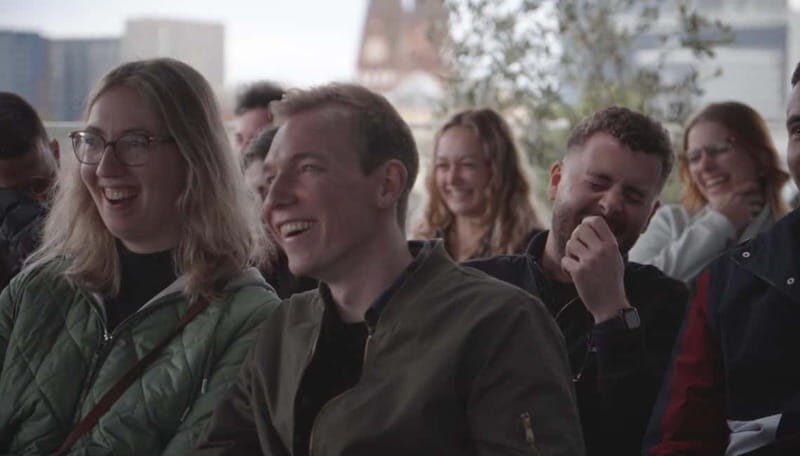 Moin Comedy Club: Rooftop Comedy mit Blick auf die Alster - Moin Comedy Club: Rooftop Comedy mit Blick auf die Alster