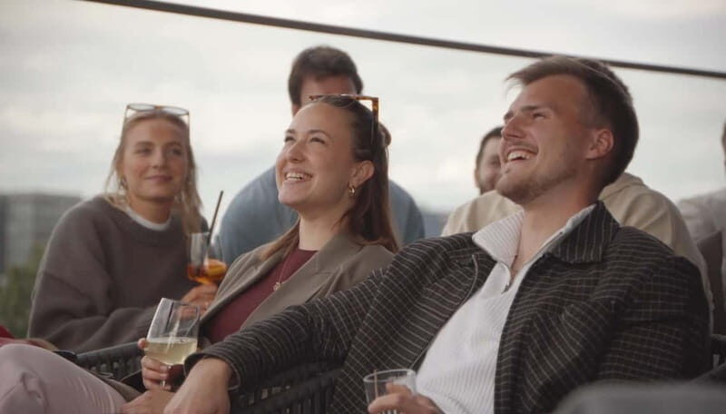 Moin Comedy Club: Rooftop Comedy mit Blick auf die Alster - Good To Know