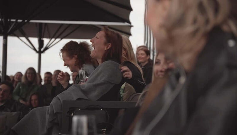 Moin Comedy Club: Rooftop Comedy mit Blick auf die Alster - Authenticity and Unique Touches