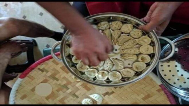 Momo Cooking Class With Home Chef - Selecting Participants and Date