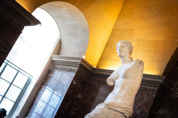 Mona Lisa & Treasures: 6-people Max Louvre Experience - Key Attractions to Explore