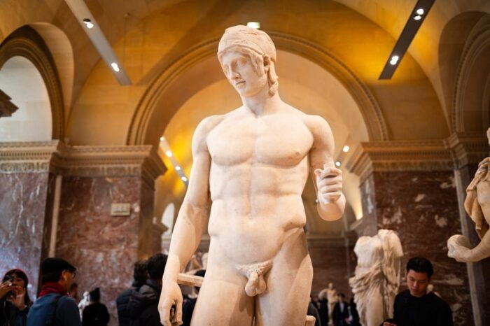 Mona Lisa & Treasures: 6-people Max Louvre Experience - Accessibility Considerations
