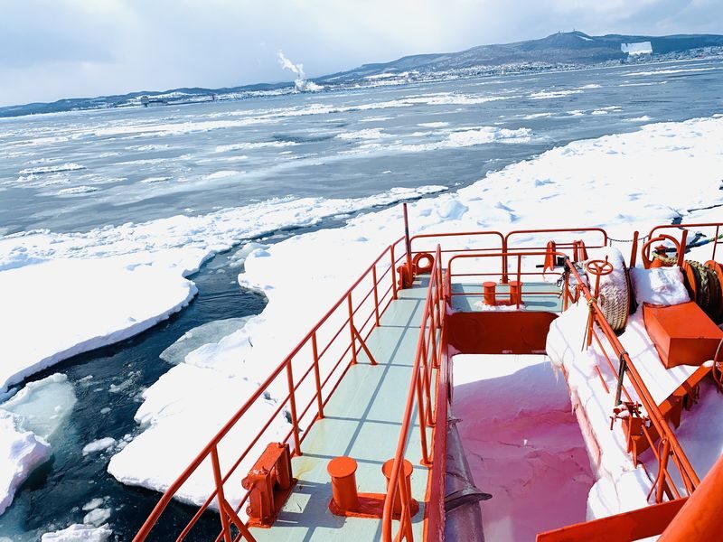 Monbetsu Icebreaker & Asahiyama Zoo & Sounkyo Ice Waterfall Festival 2-Day 1-Night Tour (Departure from Sapporo, Guaranteed Departure) - Bibai Snow Land: choose play over posing