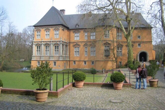 Mönchengladbach: Castles of Niederrhein Guided Segway Tour - Segway Operation Introduction