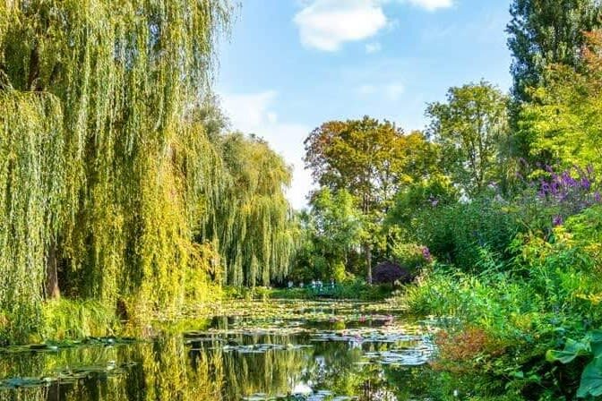 Monets Gardens & Palace of Versailles One Day Tour from Paris - A Paris day that pairs art with royal spectacle
