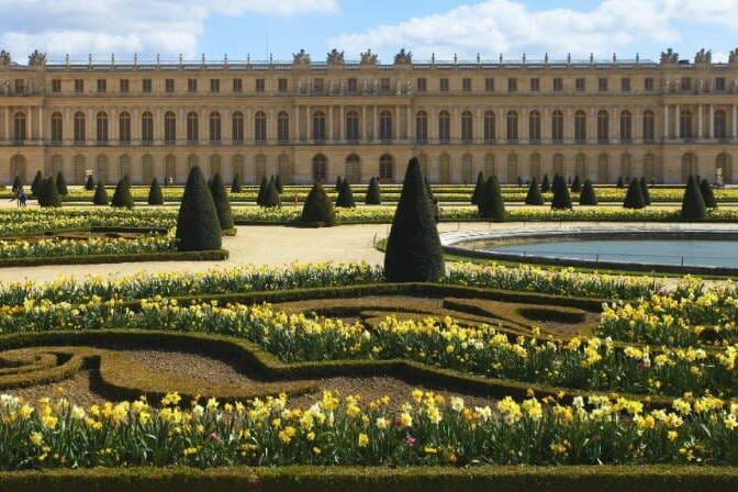 Monets Gardens & Palace of Versailles One Day Tour from Paris - What the price buys, and what it does not