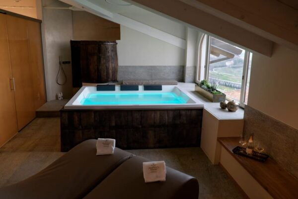 Monforte D'alba: Jacuzzi Ritual With Wine Tasting - Customer Feedback