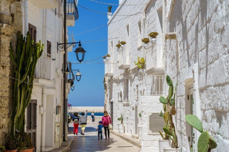Monopoli: Walking Street Food Tour - Experience