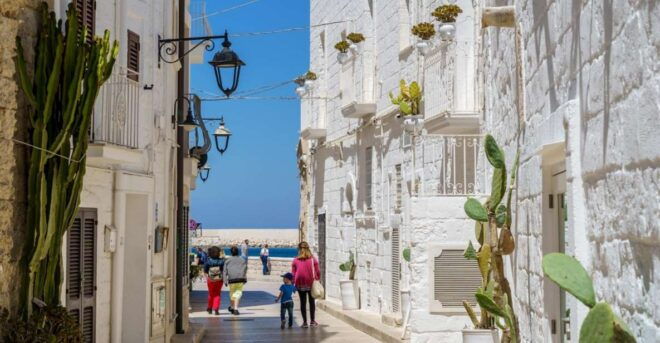 Monopoli: Walking Street Food Tour - Highlights