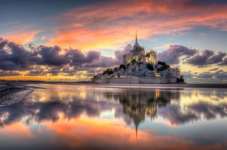 Mont Saint Michel Private VIP Tour With Champagne From Paris - Tour Itinerary