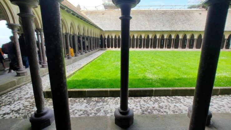Mont-Saint-Michel: Private Walking Tour With Abbey Ticket - Itinerary