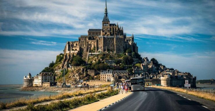 Mont St Michel: Private 12-Hour Round Transfer From Paris - Experience and Transportation