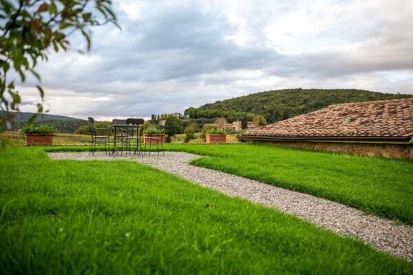 Montalcino: Walk of Wine Tour With Vertical Brunello Tasting - Common Questions