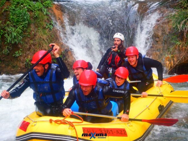 Montanejos: Guided Whitewater Rafting Adventure - Language Options
