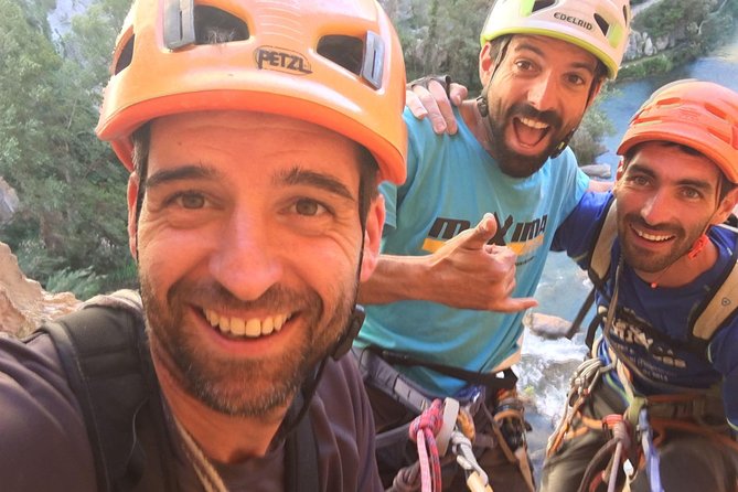 Montanejos: Long Route Multi-Pitch Climbing Experience - Valencia - Meeting and Pickup