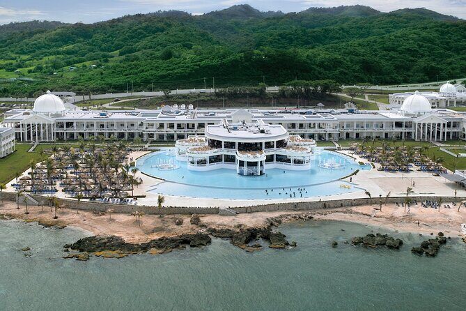 Montego Bay Airport and Grand Palladium Jamaica Private Shuttle - Good To Know