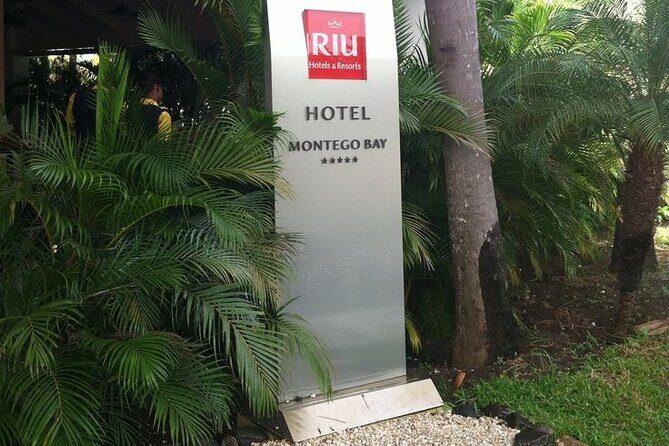 Montego Bay Airport private Taxi to Royalton Negril - Who Should Book This Transfer?