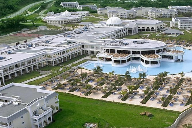 Montego Bay Shore Excursion: Grand Palladium Resort and Spa Luxury Beach Day Pass - Operating Hours