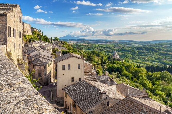 Montepulciano and Pienza Tuscany Full Day Tour From Rome - Exploring Montepulciano