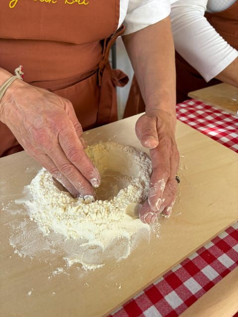 Montepulciano: Cooking Class With Wine and Cheese Tasting - Good To Know