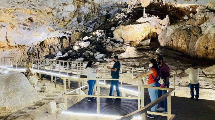 Monterrey: Bustamante Groutes Tour - Town Exploration