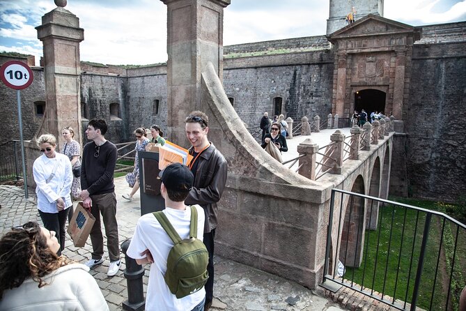 Montjuïc Walking Tour: The Magical Side of Barcelona - Discovering Montjuïcs Gardens and Parks