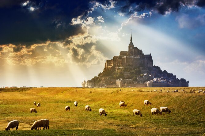 Montmartre and Eiffel Tower Tour With Seine River Cruise - Paris - Itinerary Overview