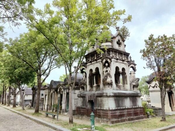 Montmartre and Pere-Lachaise Self-Tour With Audio Guide - Directions
