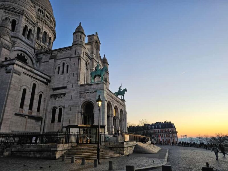 Montmartre Before the Crowds: Walk Tour & Breakfast - Practical Details and What to Expect