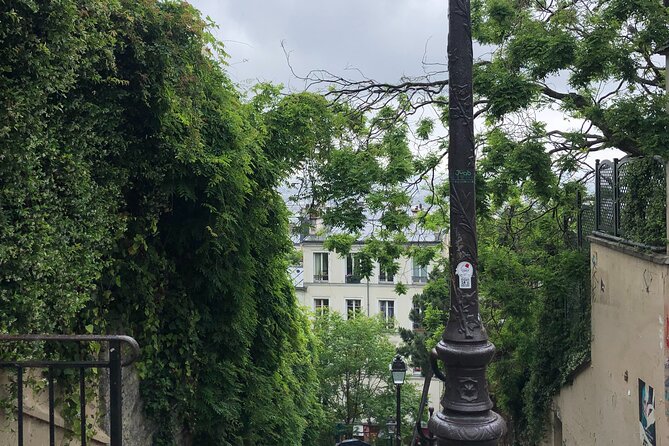 Montmartre Private Tour - Hidden Gems and Local Secrets