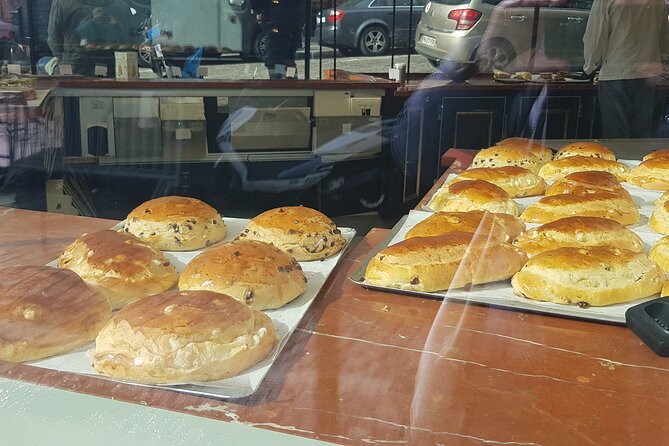 Montmartre Sacré Coeur and Moulin Rouge Best Shops and Cafés - Local Artisan Shops to Explore