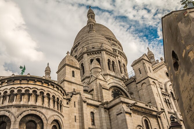 Montmartre Scavenger Hunt and Best Landmarks Self-Guided Tour - Nearby Cafes and Restaurants