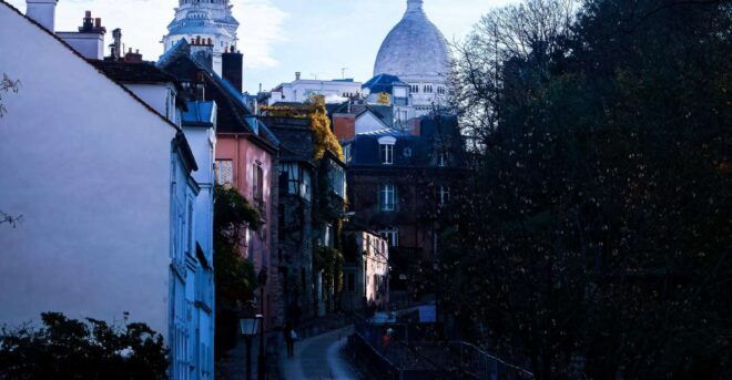 Montmartre: Semi Private Guided Stroll in Bohemian Paris - Tour Inclusions