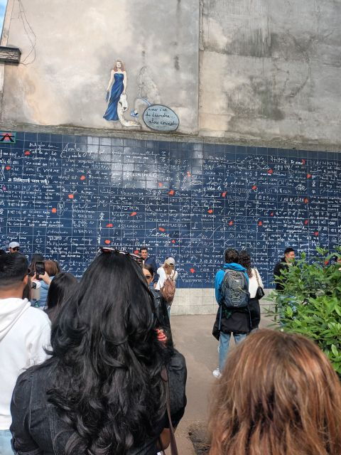 Montmartre: Semi Private Tour in English, Spanish or Italian - Exploring the Artistic Neighborhood