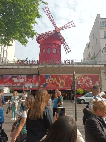 Montmartre: Semi Private Tour in English, Spanish or Italian - Important Information for Participants