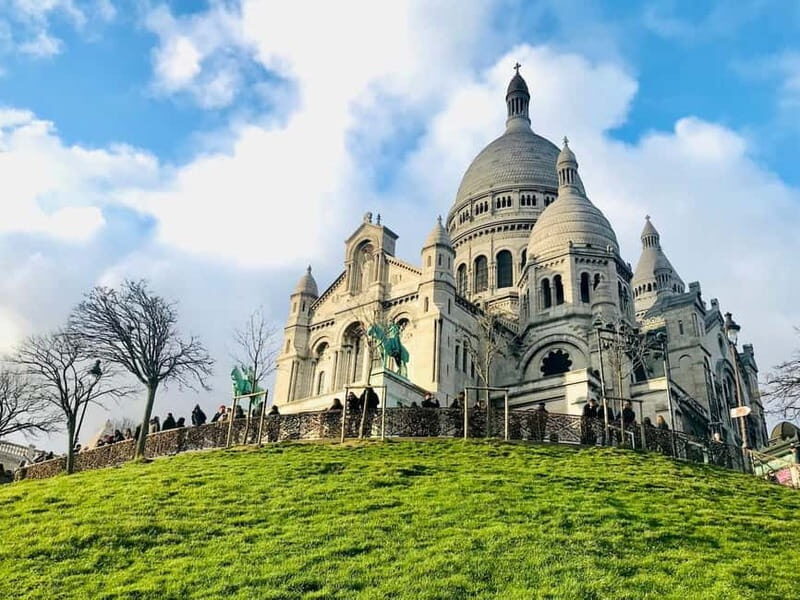 Montmartre. The artist village+its unique charm. My hood. - FAQ