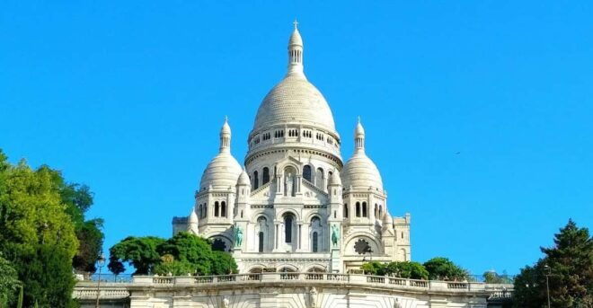Montmartre Walking Tour - Love, Happiness and Tragedy - Cultural Insights and Stories