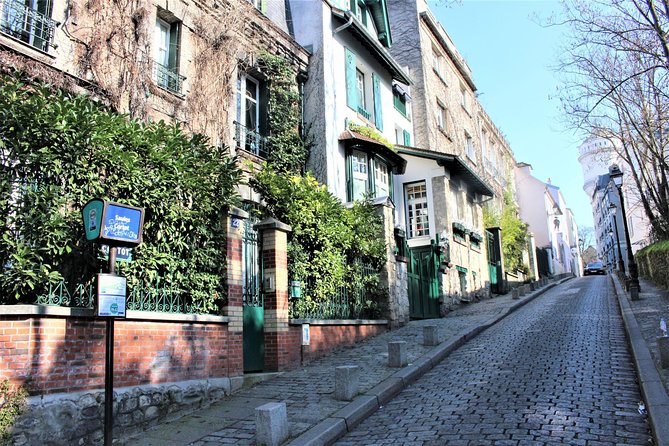 Montmartre Walking Tour to the Sacre Coeur & Skip-The-Line to Musée Dorsay - Common Questions