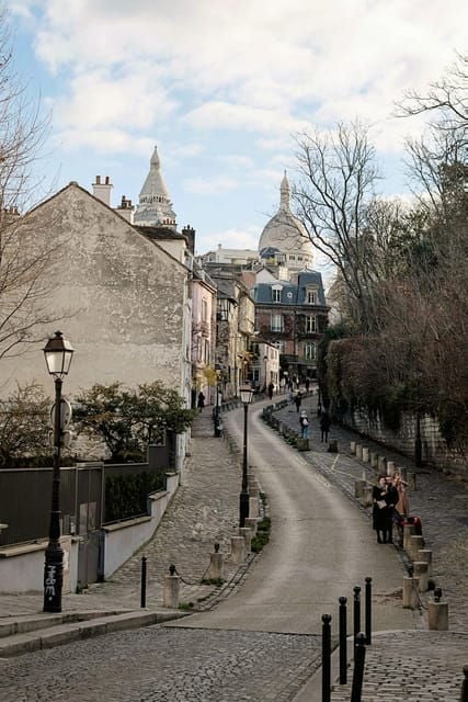 Montmartre Walking Tour With Smartphone App - Exploring Montmartres Bohemian History