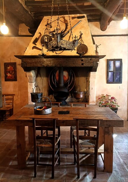Montone Castles Tour With Dinners in Castello Cardaneto - Itinerary and Experience