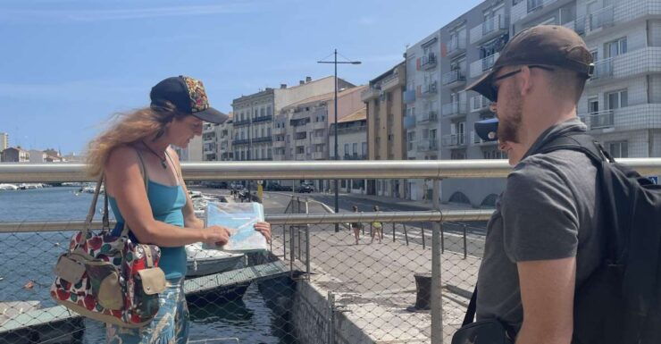 Montpellier : Half-Day Trip Walking Tour in Sète and Oysters - Experience
