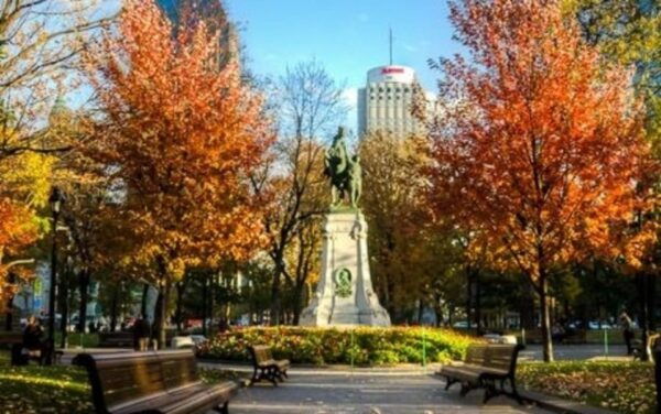Montreal : Downtown & Underground Walking Tour With a Guide - Meeting Point